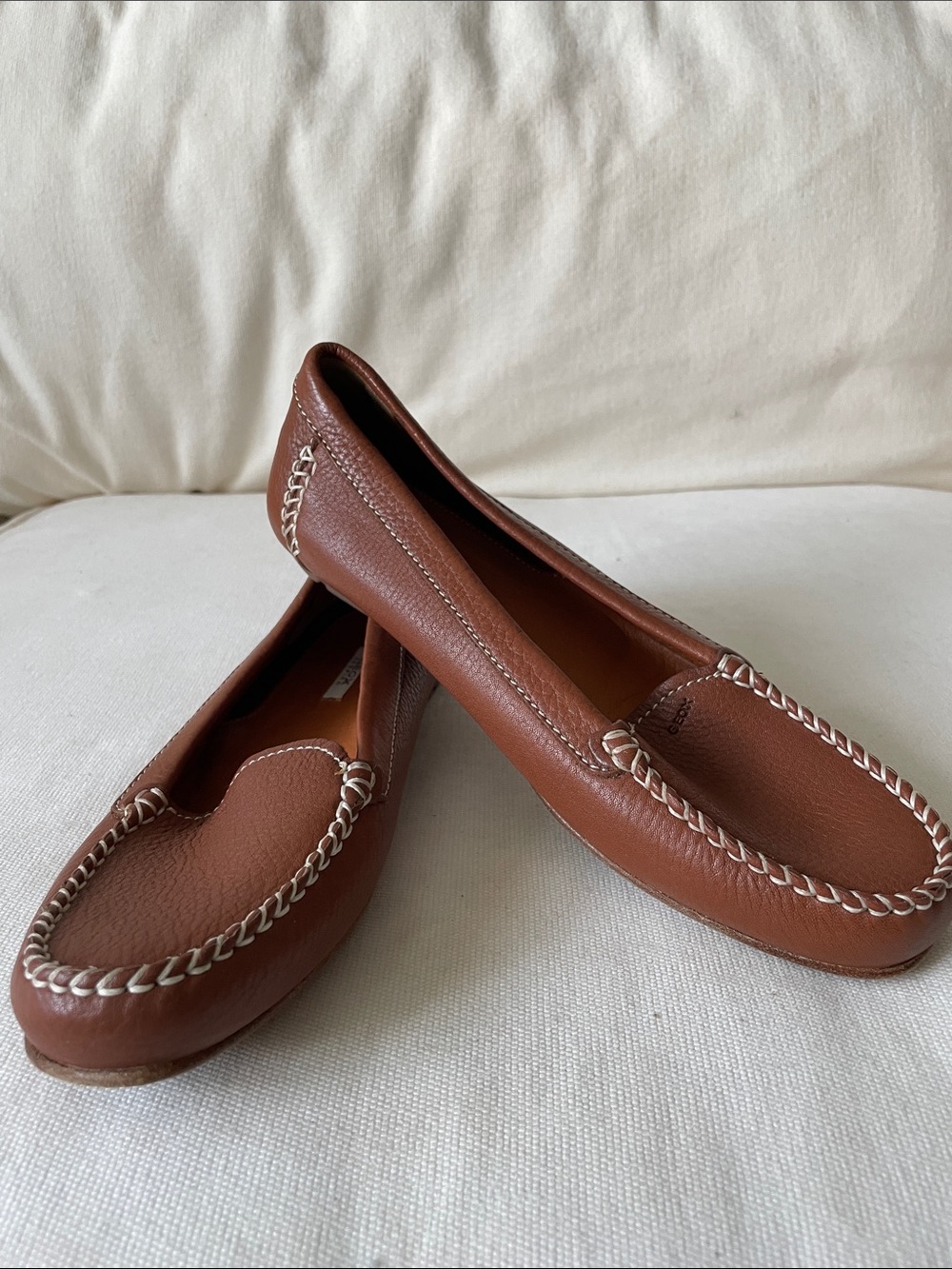 Geox Women’s Brown Leather Moccasin Flats with Contrast Stitching